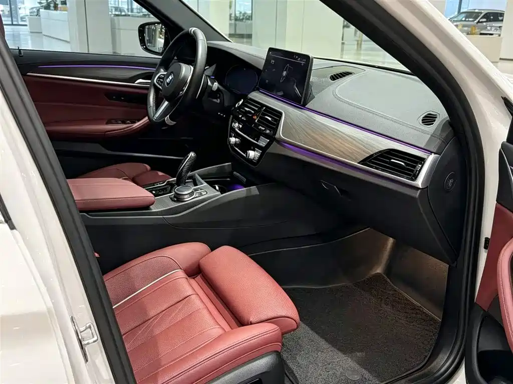 BMW 5 Series — миниатюра 6