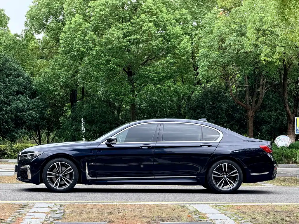 BMW 7 Series — миниатюра 4