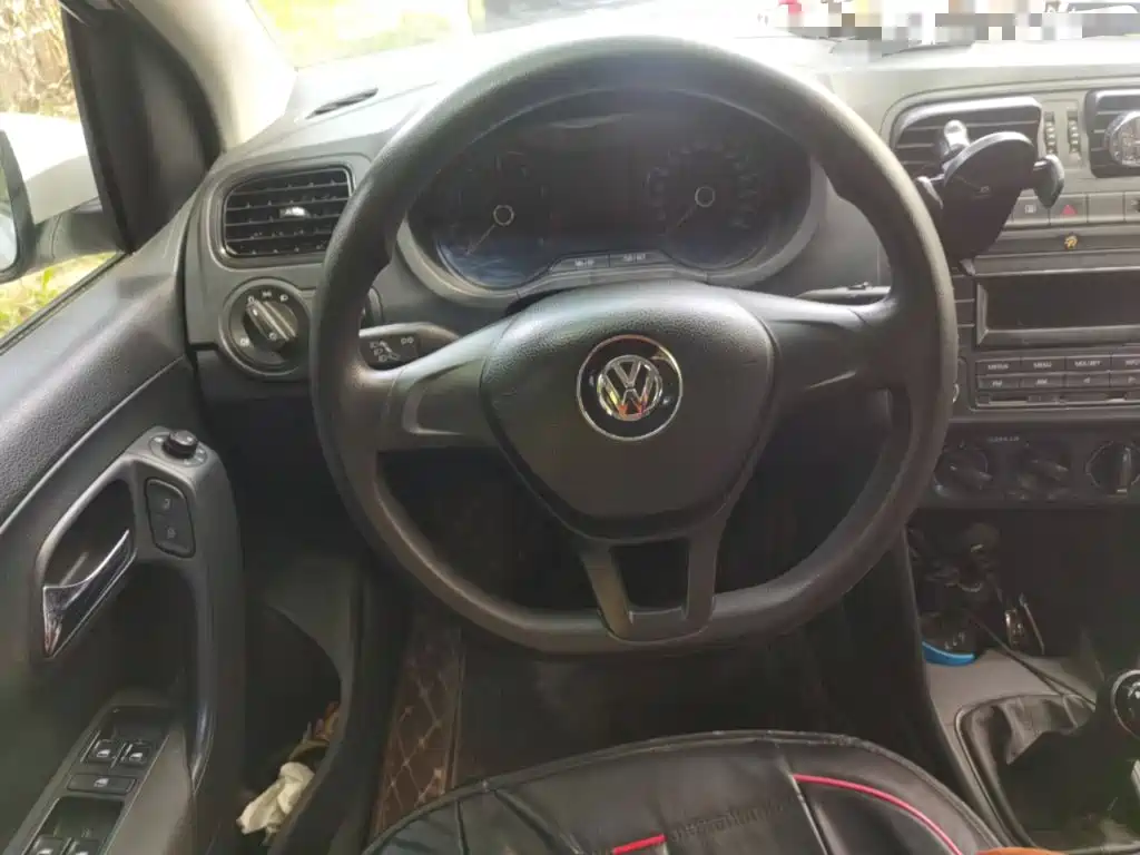 Volkswagen Polo — миниатюра 6