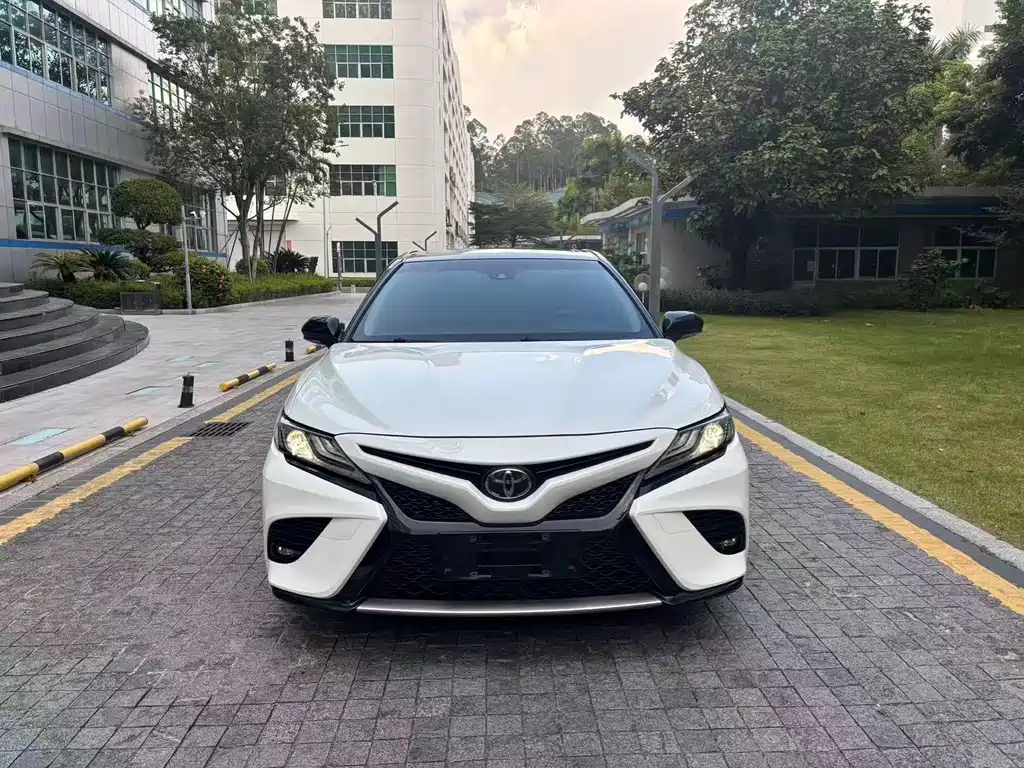 Toyota Camry — миниатюра 2