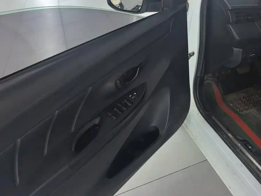 Toyota Yaris L — миниатюра 7