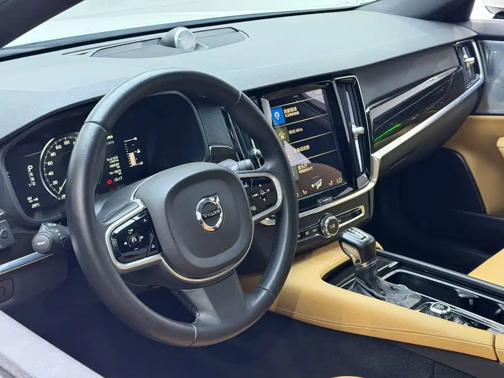 Volvo S90 — миниатюра 11