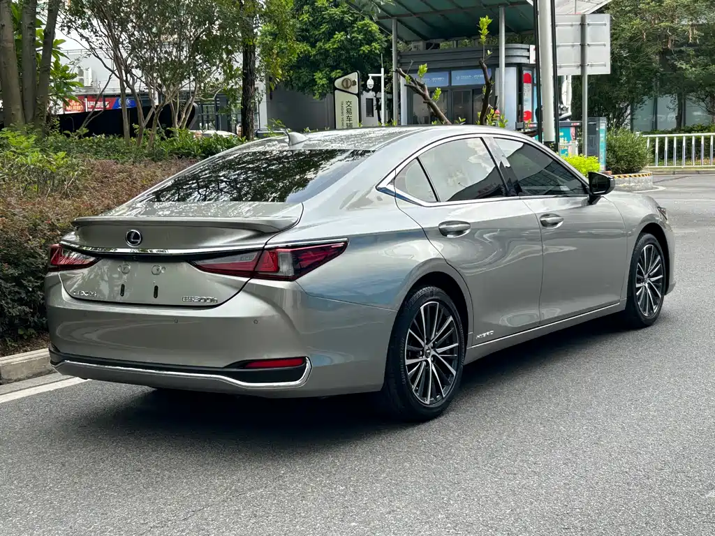 Lexus ES 2021 300h Premium