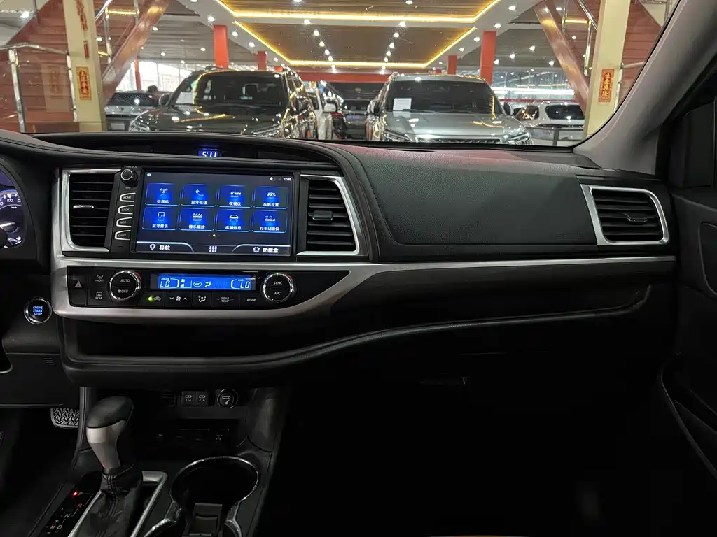 Toyota Highlander 2018 2.0T 7 мест VI