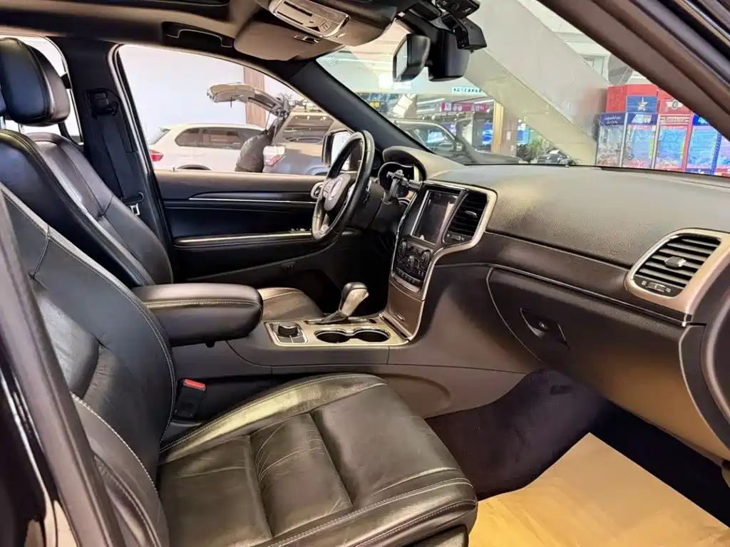 Jeep Grand Cherokee (Import) — миниатюра 5