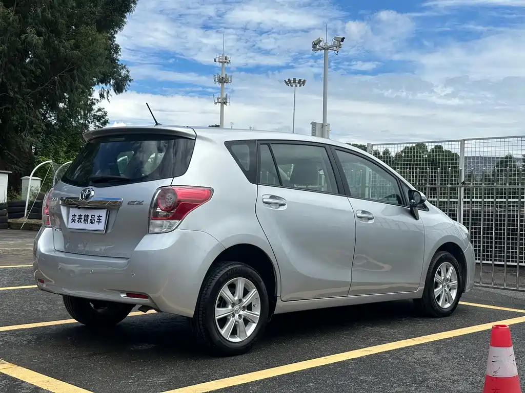 Toyota Verso — миниатюра 4