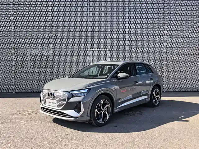 AUDI Q4 E TRON 2025