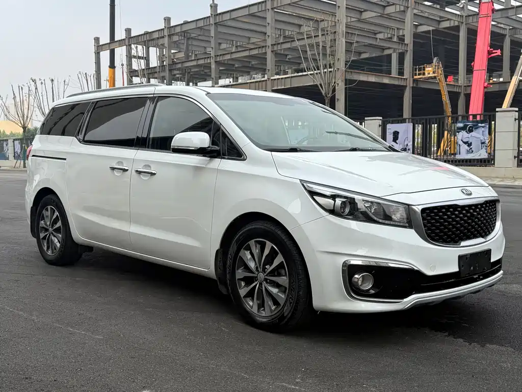 Kia Carnival — миниатюра 3