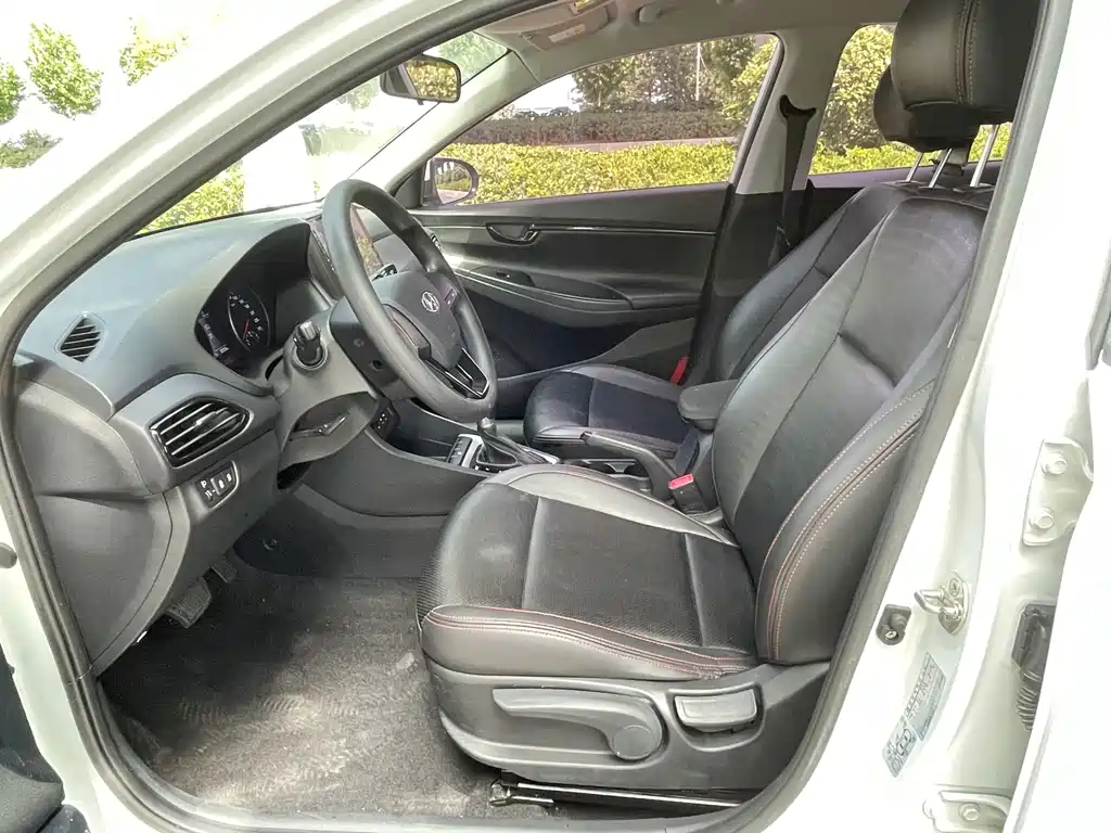 Hyundai Elantra — миниатюра 10