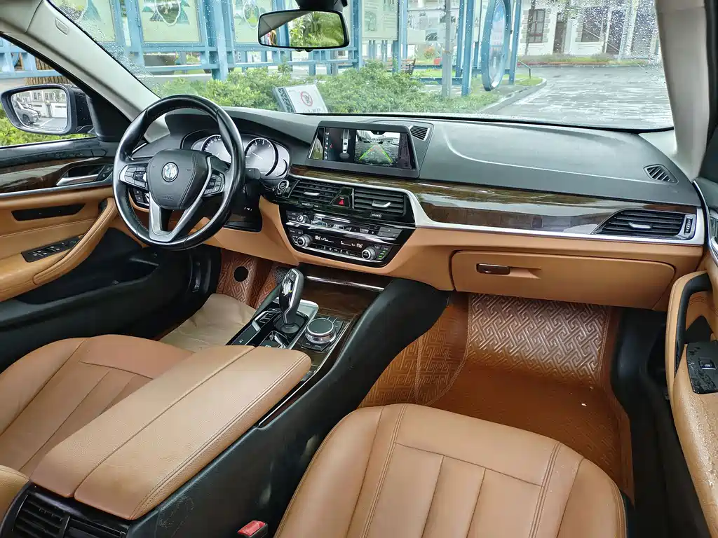 BMW 5 Series — миниатюра 10