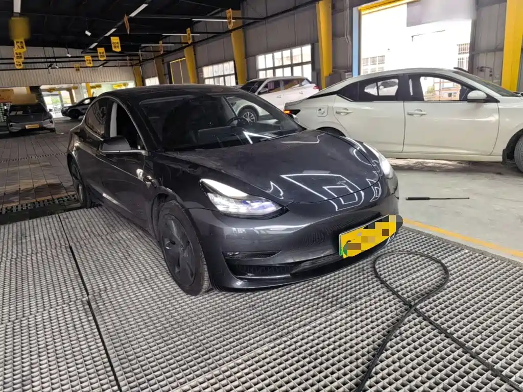 Tesla Model 3 — миниатюра 4