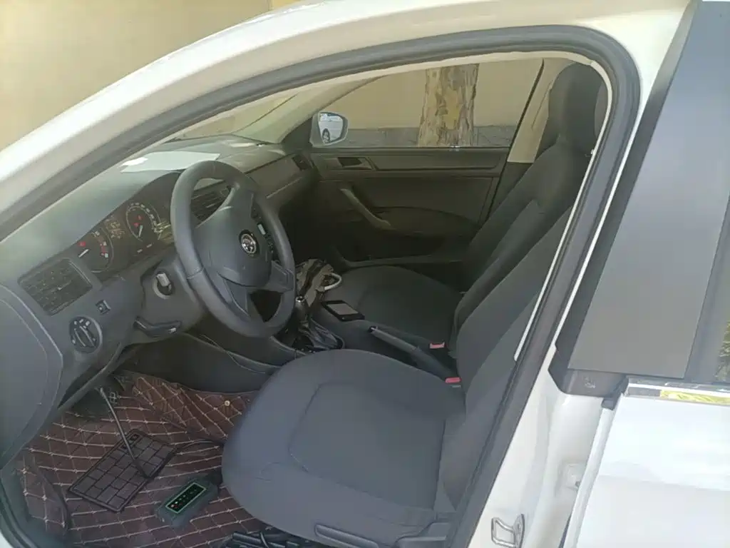 Skoda Rapid Spaceback — миниатюра 15