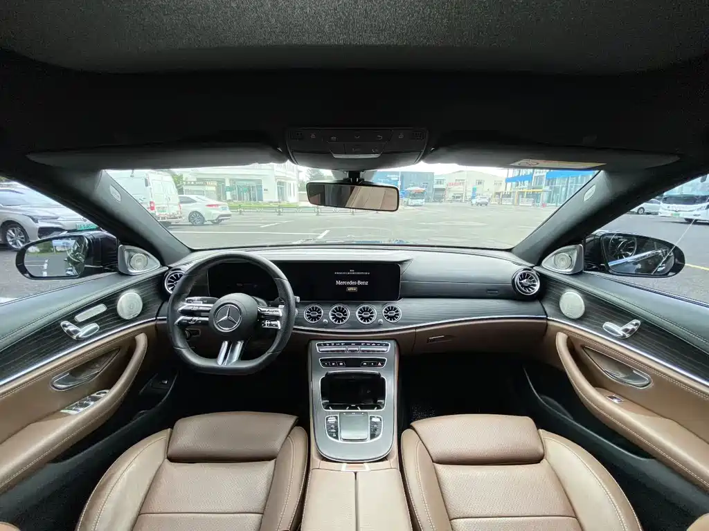 Mercedes-Benz E-Class — миниатюра 8
