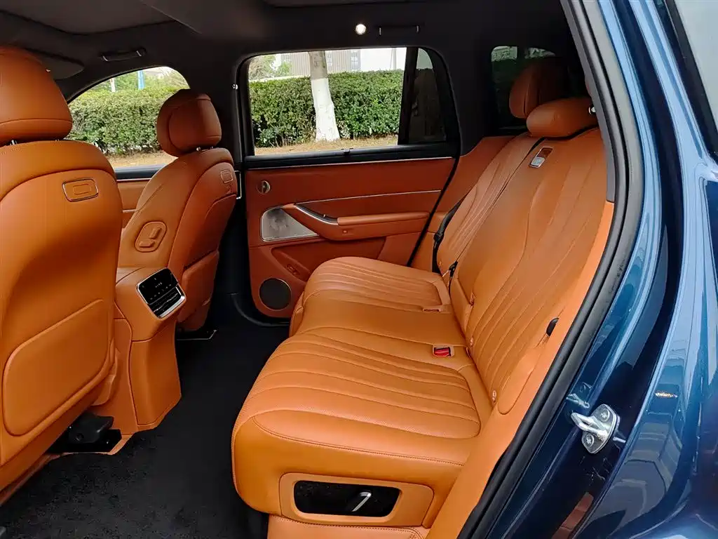 AITO ASK THE WORLD M8