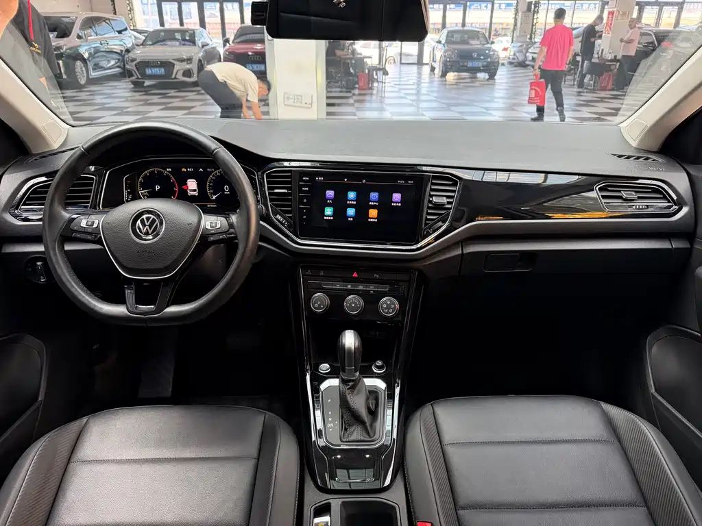 Volkswagen T-Roc — миниатюра 11