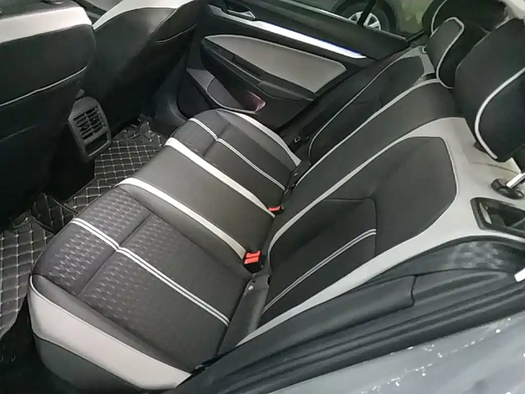 Volkswagen Golf — миниатюра 17
