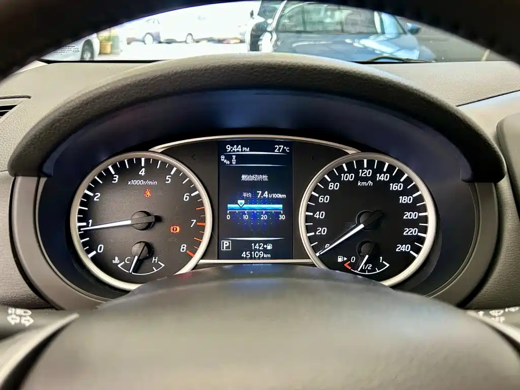 Nissan Tiida — миниатюра 13