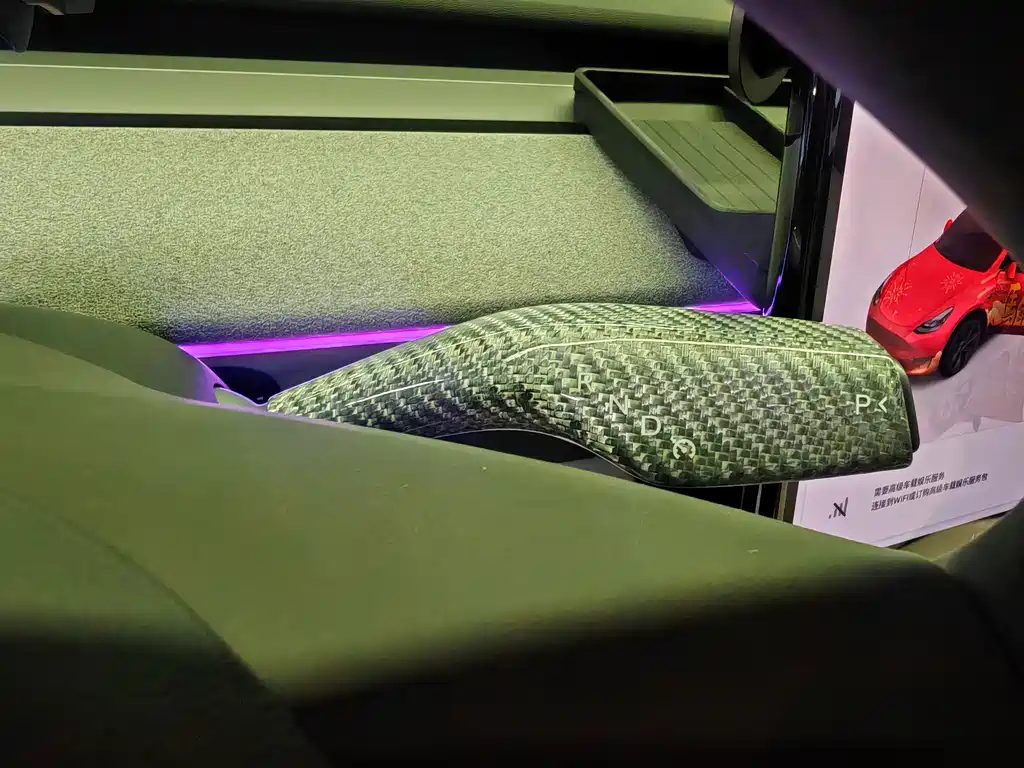 Tesla Model Y — миниатюра 9