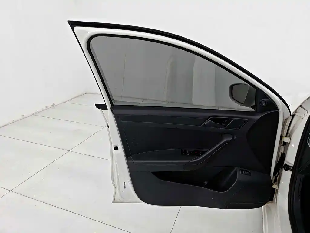 Volkswagen Jetta — миниатюра 9