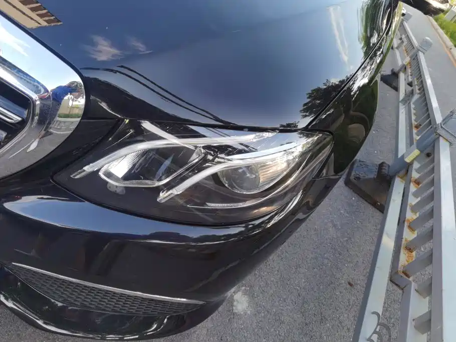 Mercedes-Benz E-Class — миниатюра 5