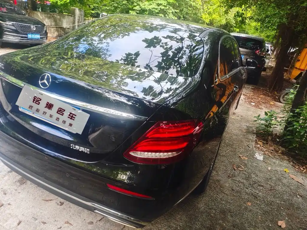 Mercedes-Benz E-Class — миниатюра 7
