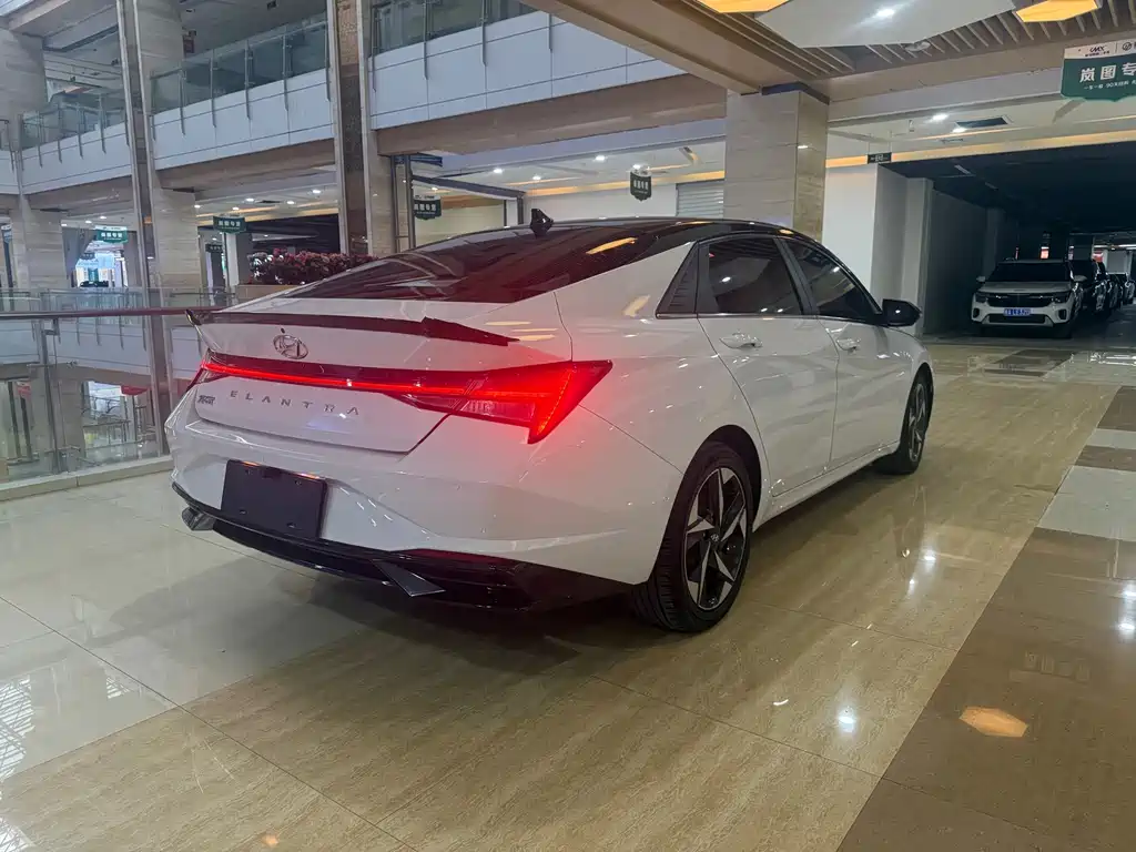 Hyundai Elantra — миниатюра 3