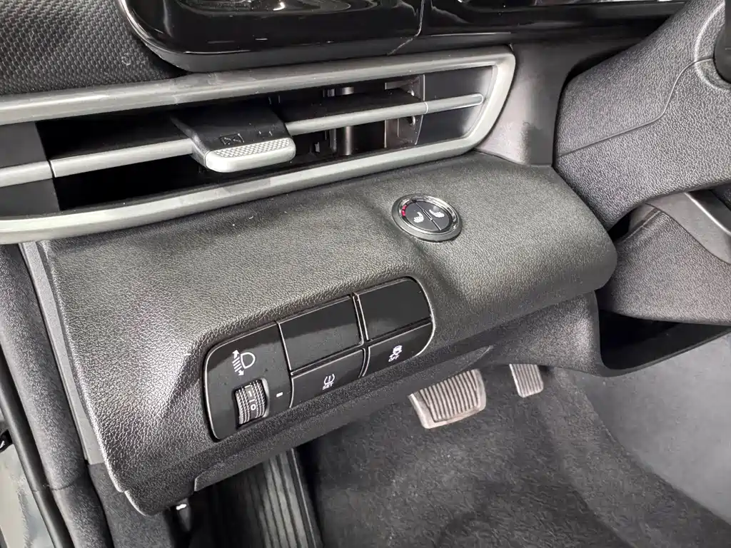 Hyundai Elantra — миниатюра 9