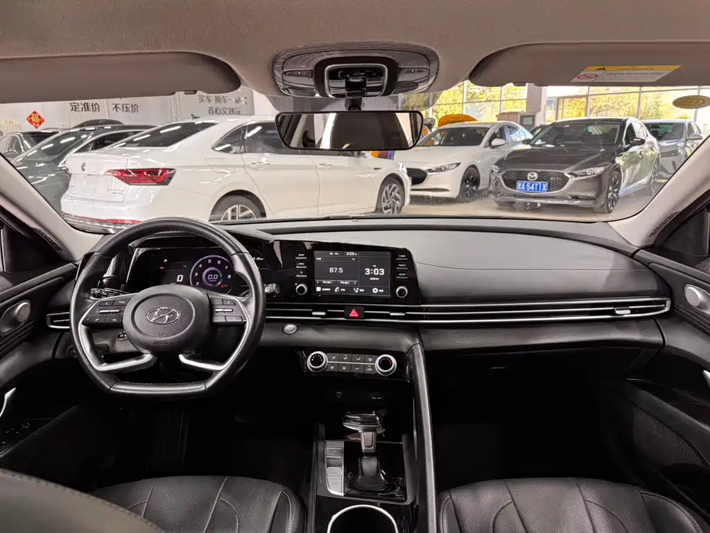 Hyundai Elantra — миниатюра 17