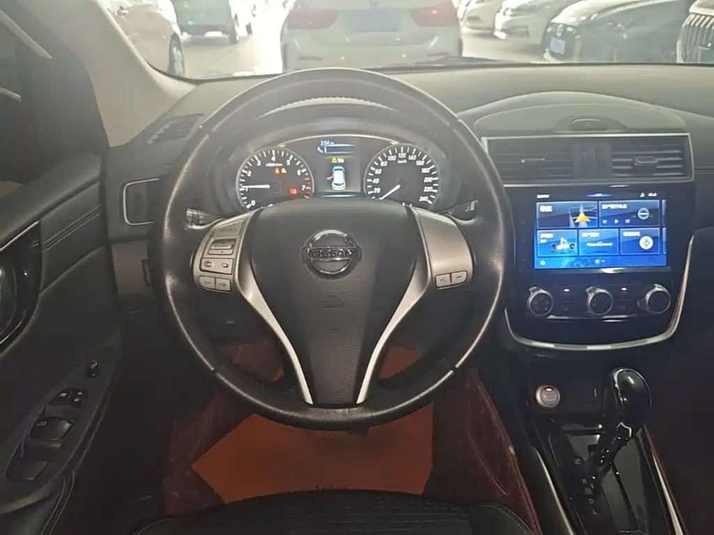 Nissan Tiida — миниатюра 11