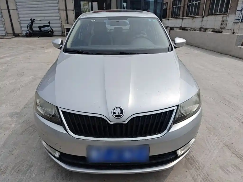 Skoda Rapid 2015 1.6L MT