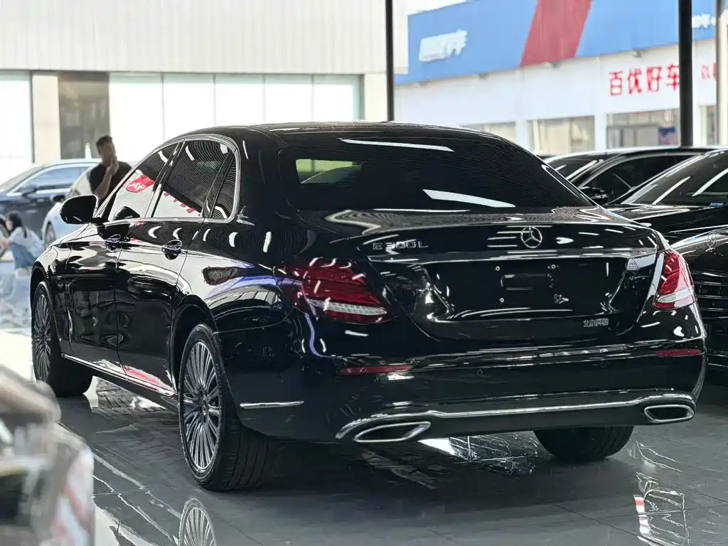 Mercedes-Benz E-Class — миниатюра 9