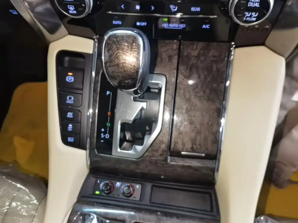 Toyota Vellfire — миниатюра 14