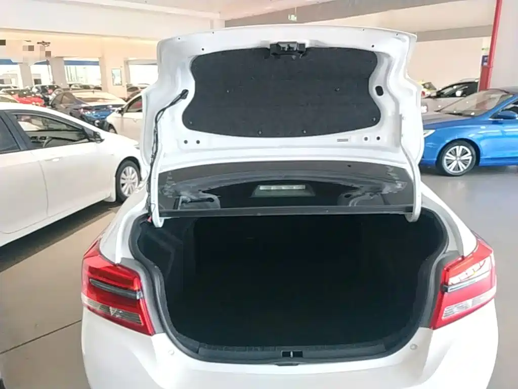 Toyota Yaris L — миниатюра 19