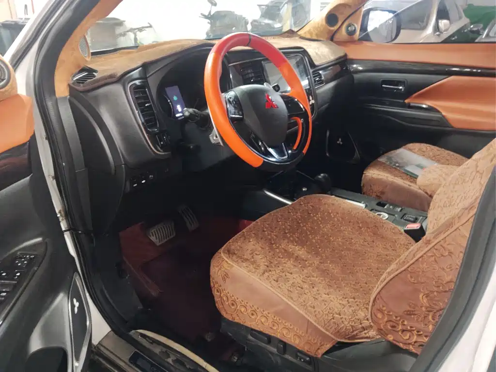 MITSUBISHI OUTLANDER