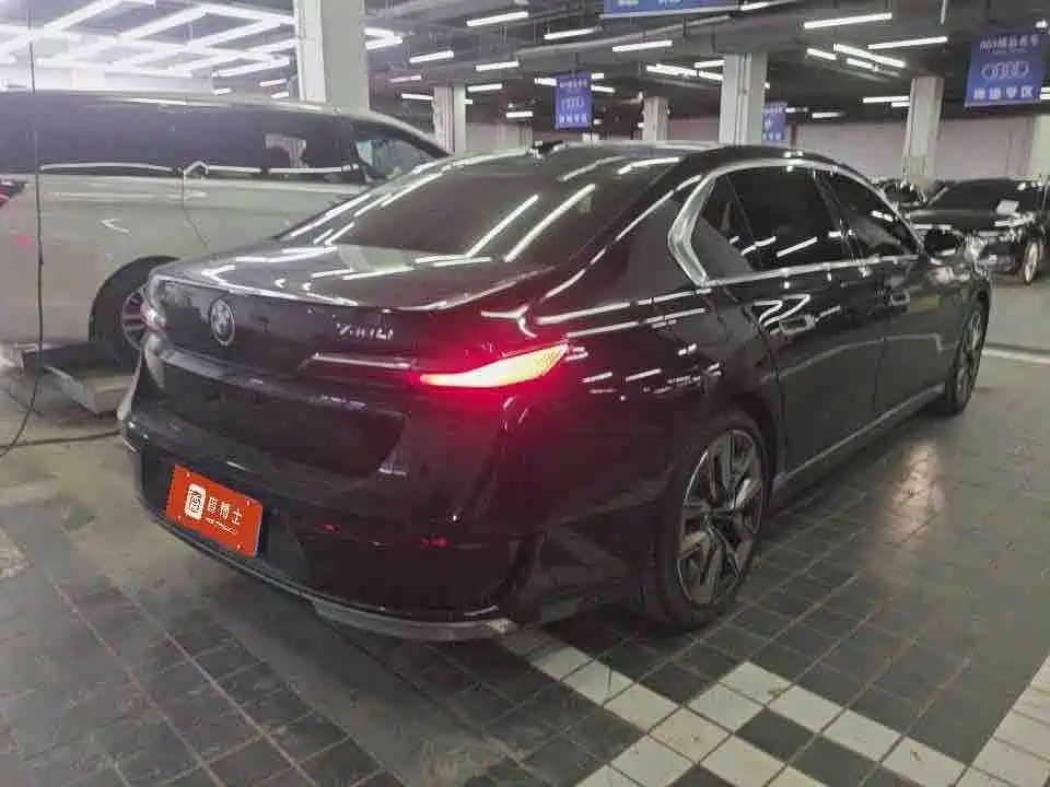 BMW 7 Series — миниатюра 4