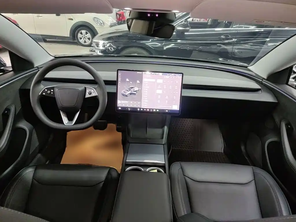 Tesla Model 3 — миниатюра 10