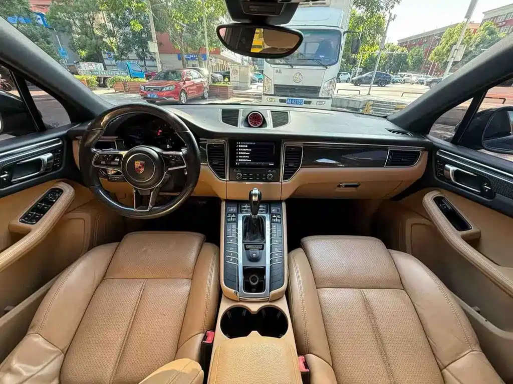Porsche Macan — миниатюра 9