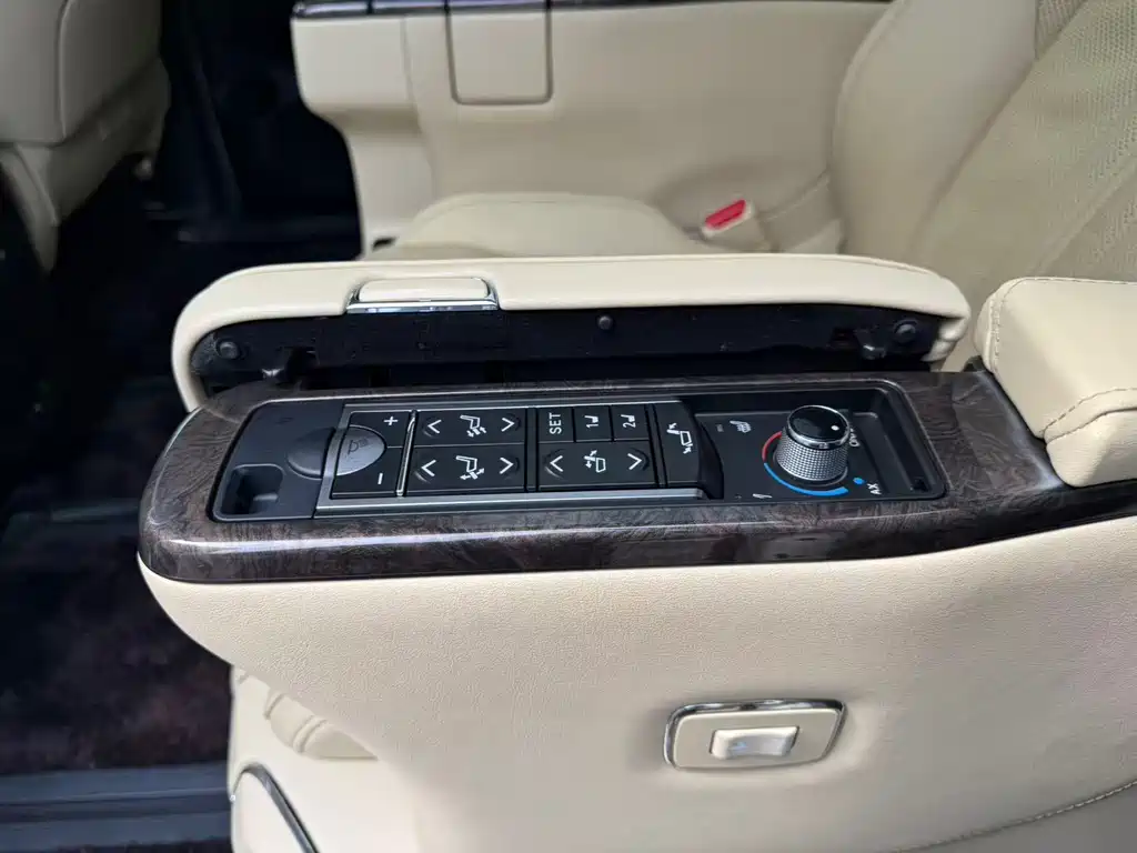 Toyota Vellfire — миниатюра 10
