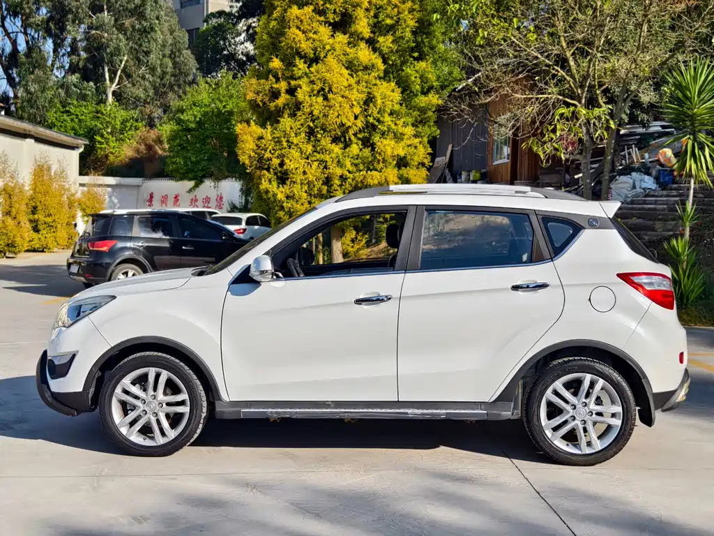 Changan CS35 2015 1.6L AT Luxury V