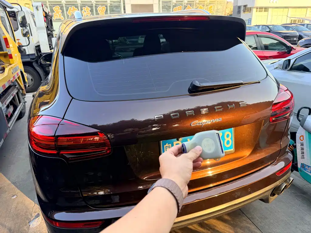 Porsche Cayenne — миниатюра 5