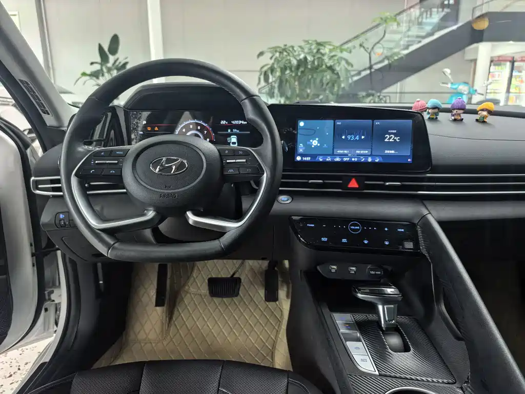 Hyundai Elantra — миниатюра 13