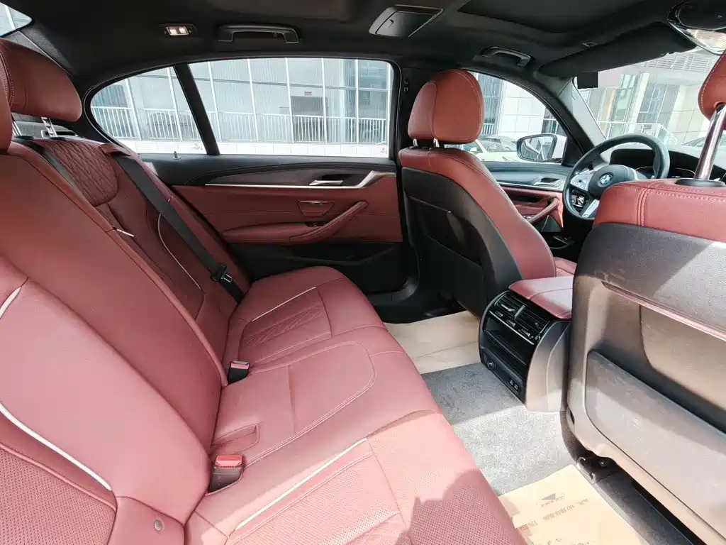 BMW 5 Series — миниатюра 8