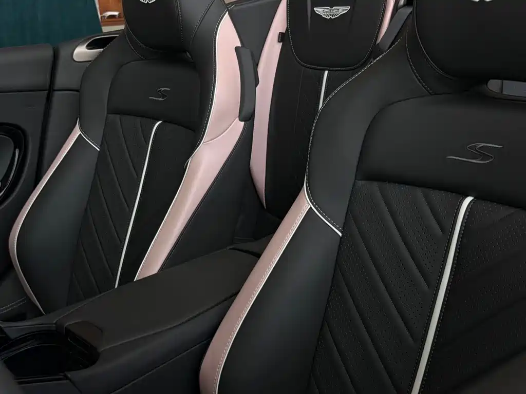 Aston Martin DB12 — миниатюра 15