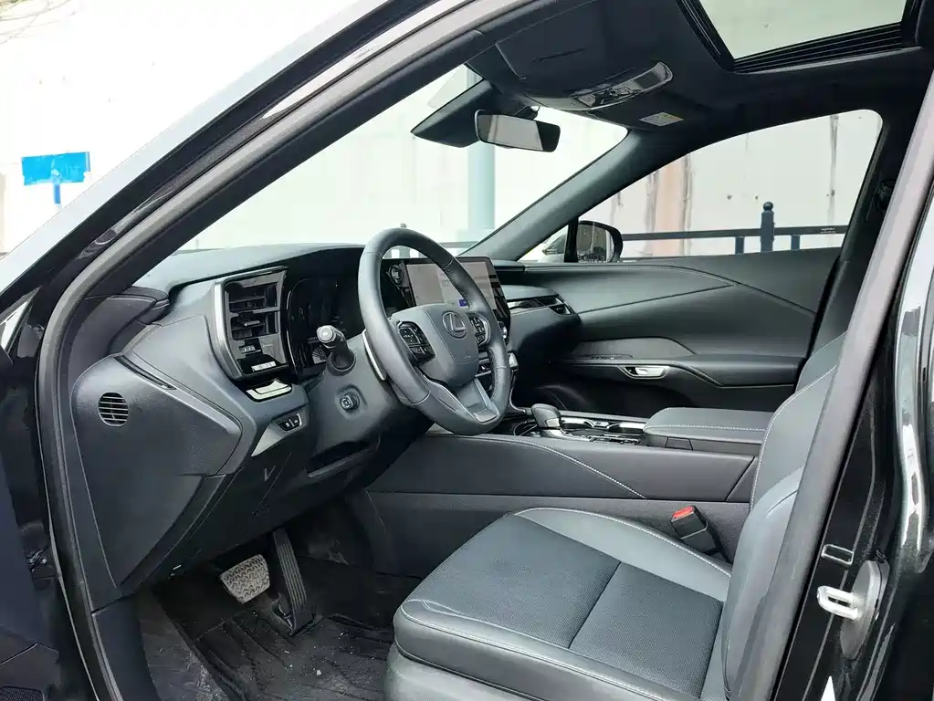 Lexus RX — миниатюра 5