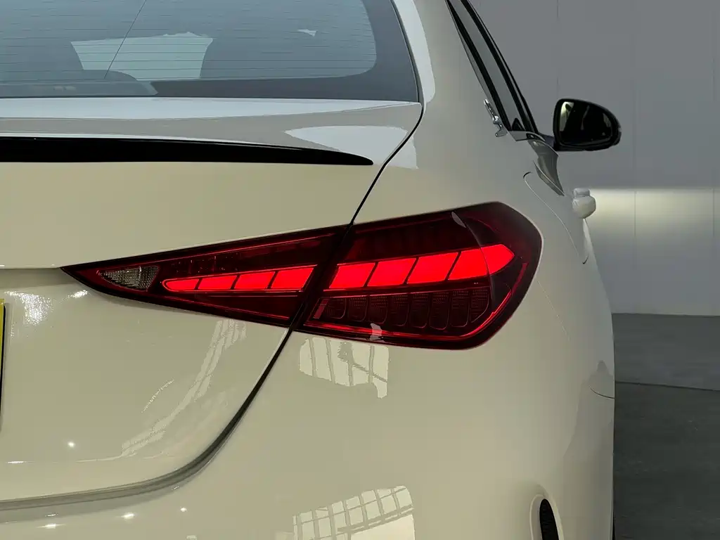 Mercedes-Benz C-Class — миниатюра 16