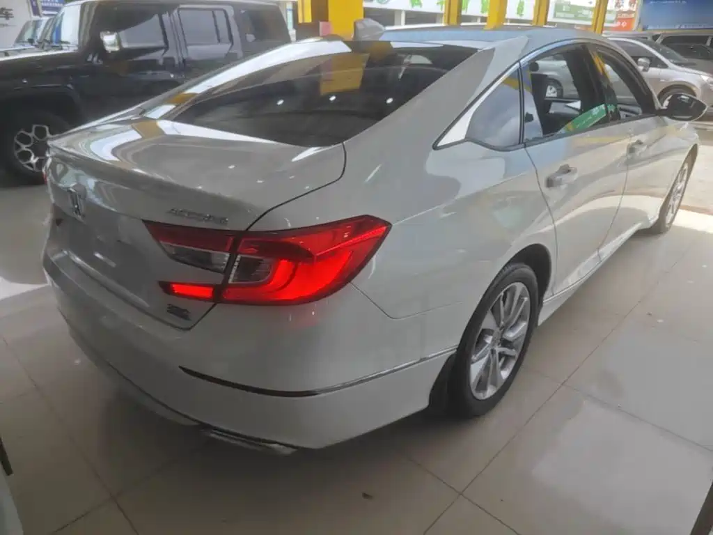 Honda Accord — миниатюра 7