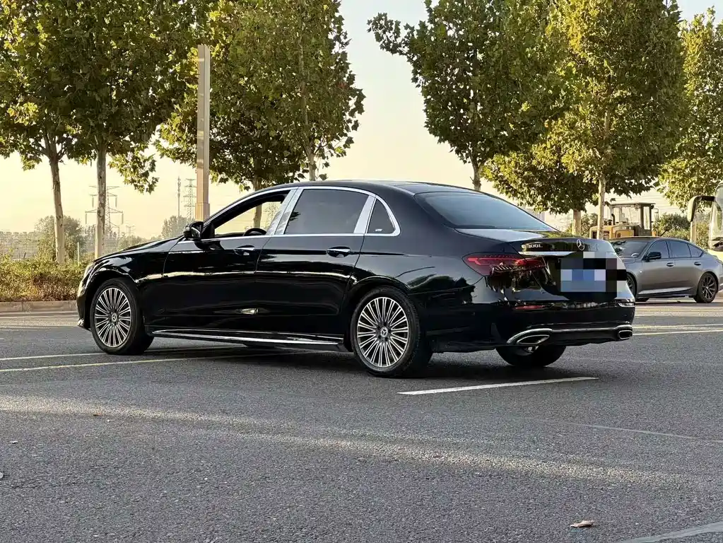 Mercedes-Benz E-Class — миниатюра 5
