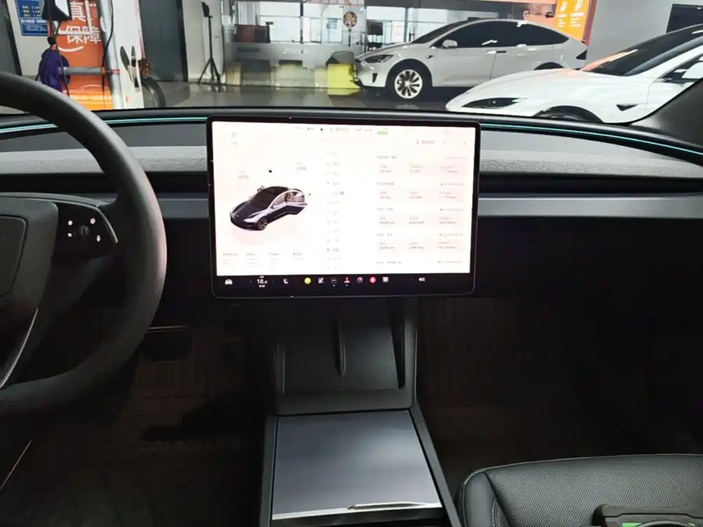 Tesla Model 3 — миниатюра 13