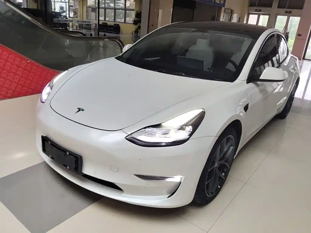 Tesla Model 3 — миниатюра 2
