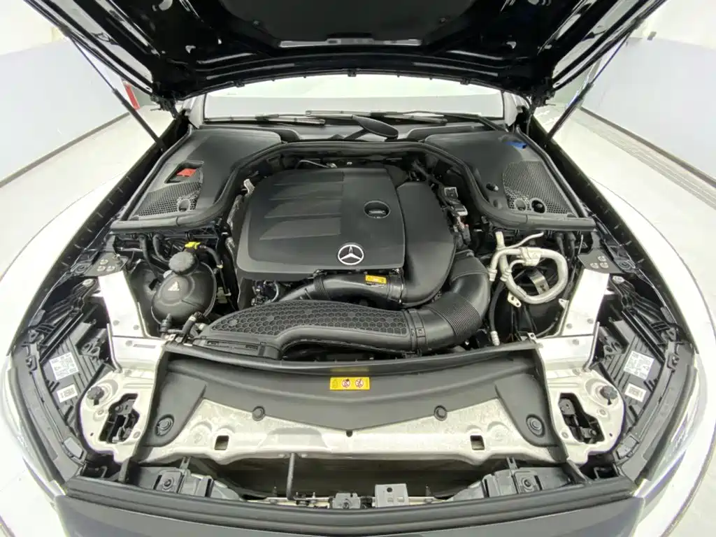 Mercedes-Benz E-Class — миниатюра 12
